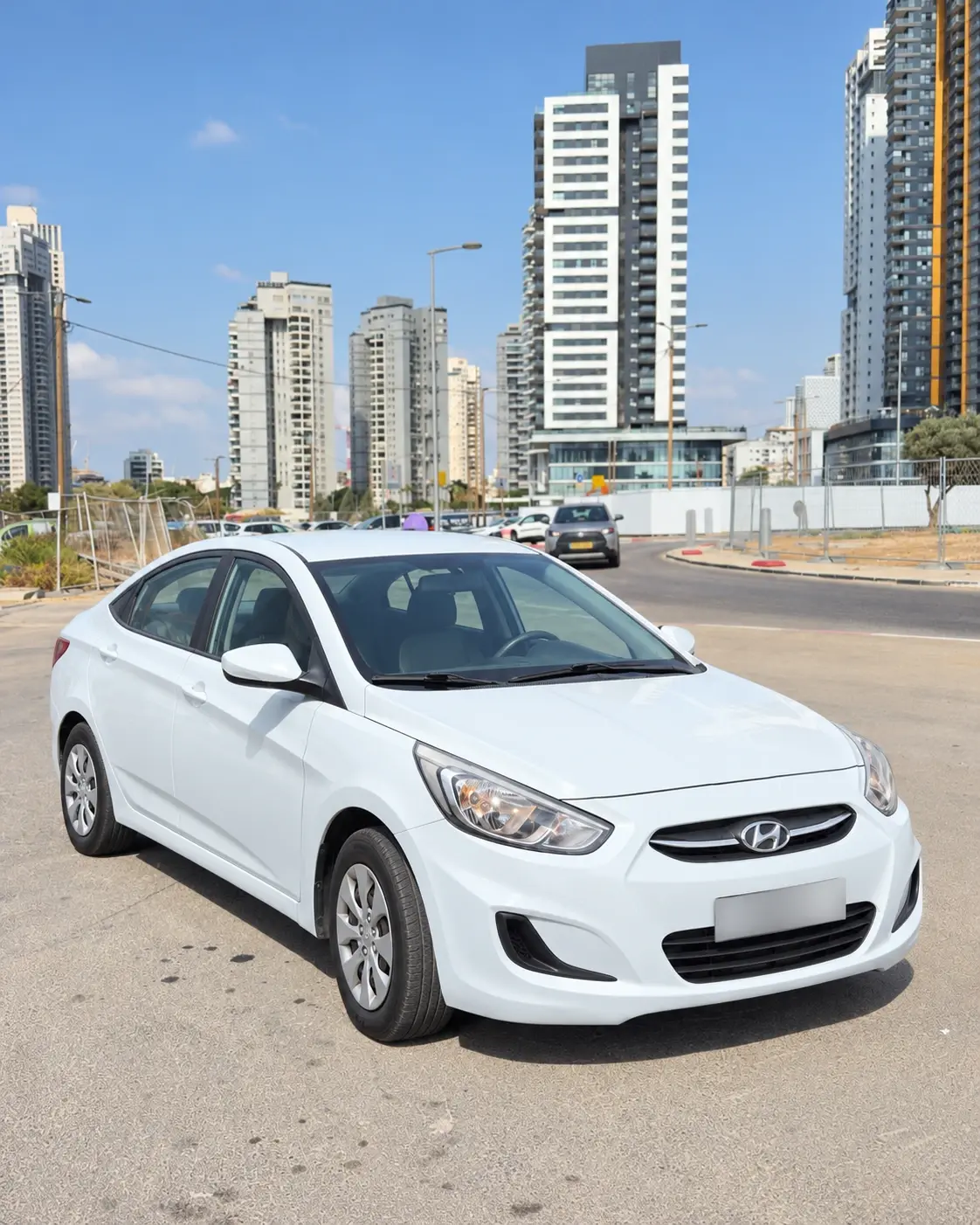 יונדאי i25 2016, מבט מלפנים מימין